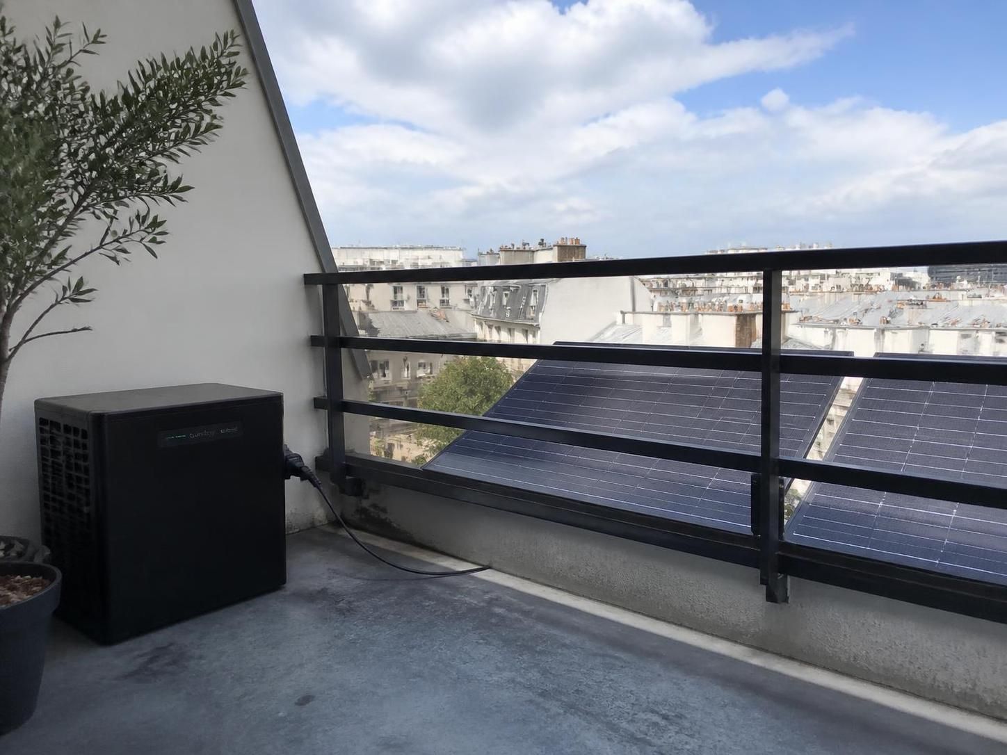 découvrez comment une installation solaire de balcon innovante en allemagne et en autriche surmonte les défis des nuages pour transformer l'énergie domestique.