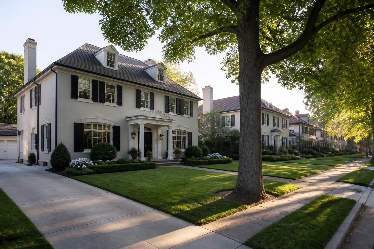découvrez l'histoire fascinante de la maison coloniale de warren buffett, qu'il a achetée en 1958 pour 31 500 $, et sa valeur actuelle impressionnante.