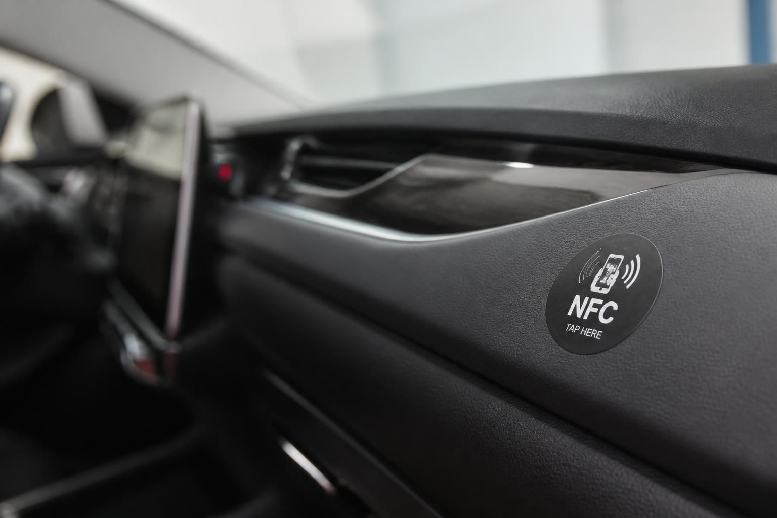 découvrez comment j'ai arrêté la géolocalisation continue pour privilégier le partage ponctuel de ma position grâce aux étiquettes nfc, alliant confidentialité et praticité.
