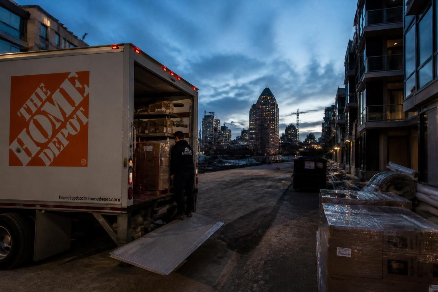 découvrez comment la nouvelle offre de home depot axée sur les professionnels pourrait influencer positivement l'optimisme autour de l'entreprise hd.